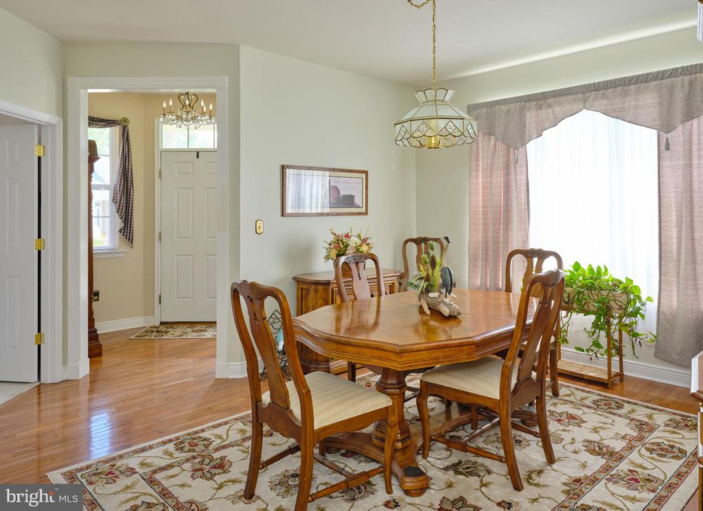 1311 CREEKSIDE LANE