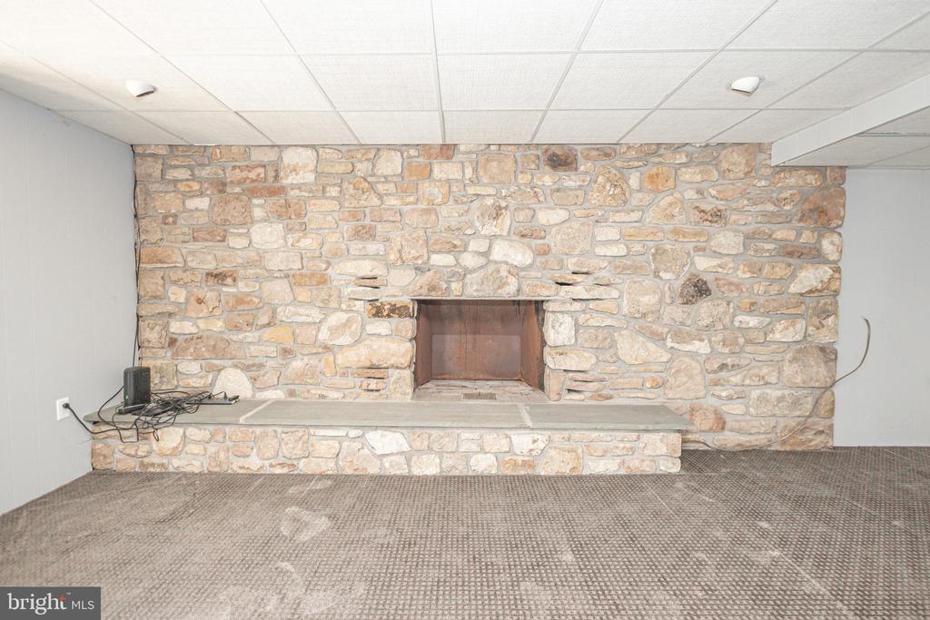 2880 SNAKE HILL ROAD