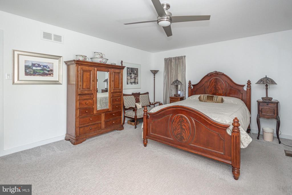 2880 SNAKE HILL ROAD