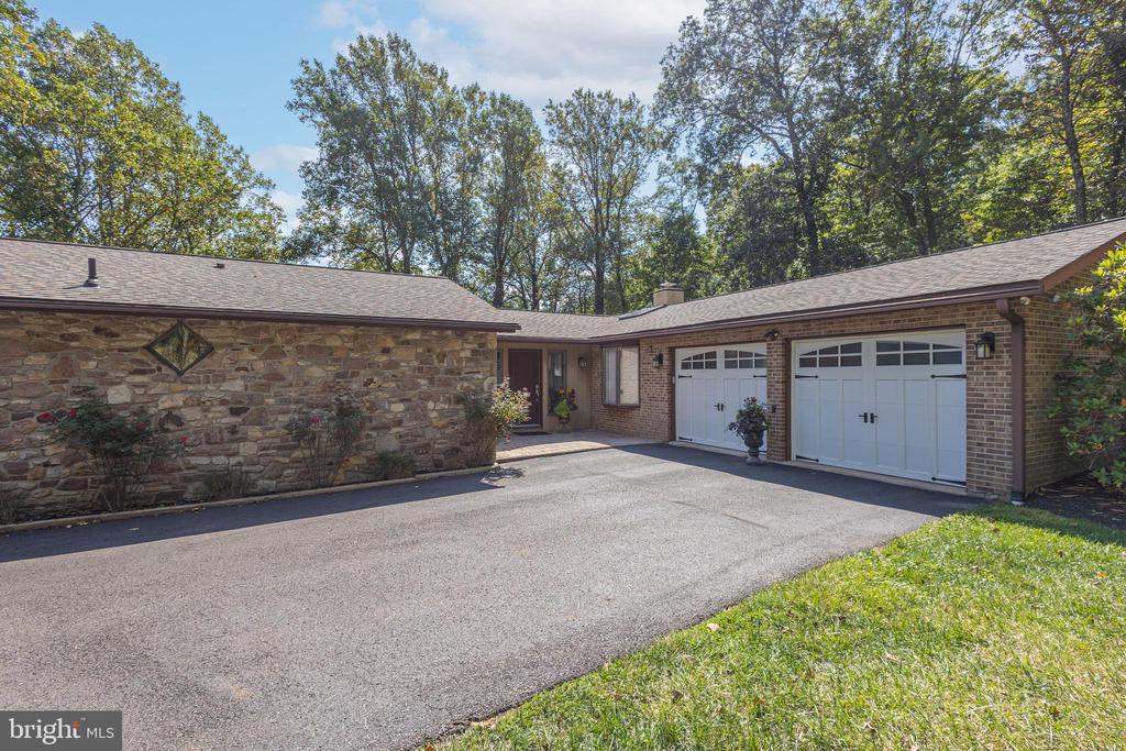 2880 SNAKE HILL ROAD