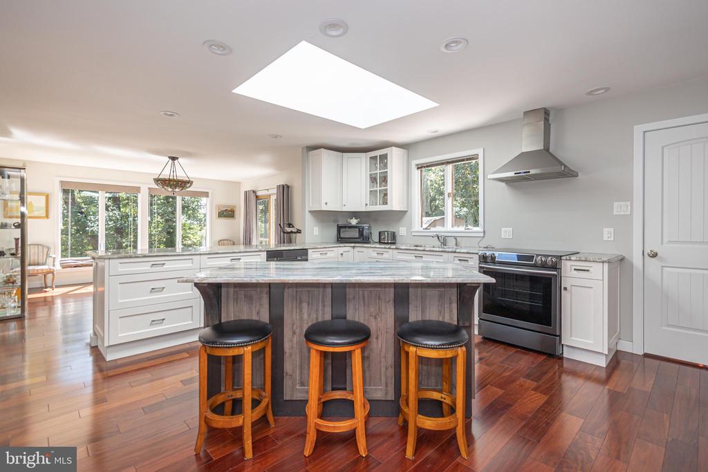 2880 SNAKE HILL ROAD