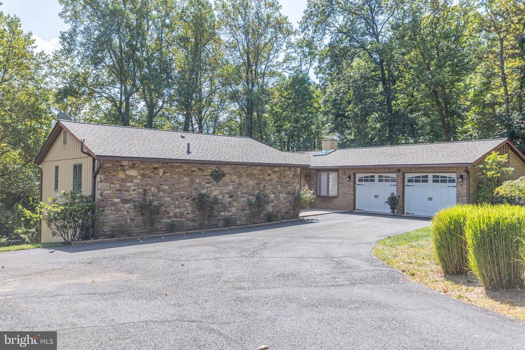 2880 SNAKE HILL ROAD