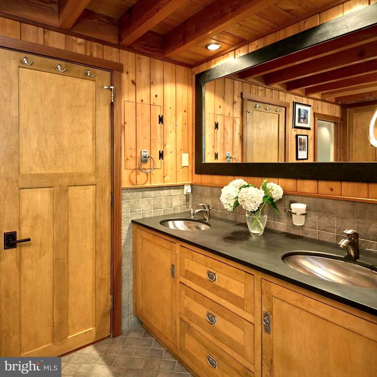 14 LEDGE LANE