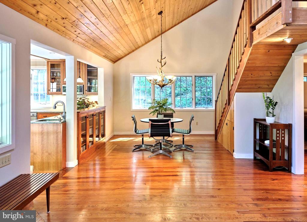 14 LEDGE LANE
