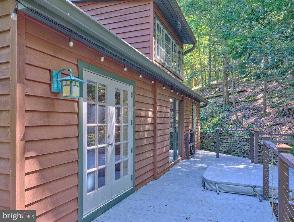 14 LEDGE LANE