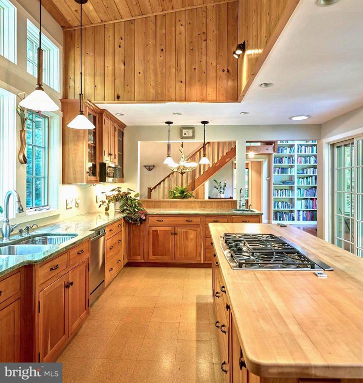 14 LEDGE LANE