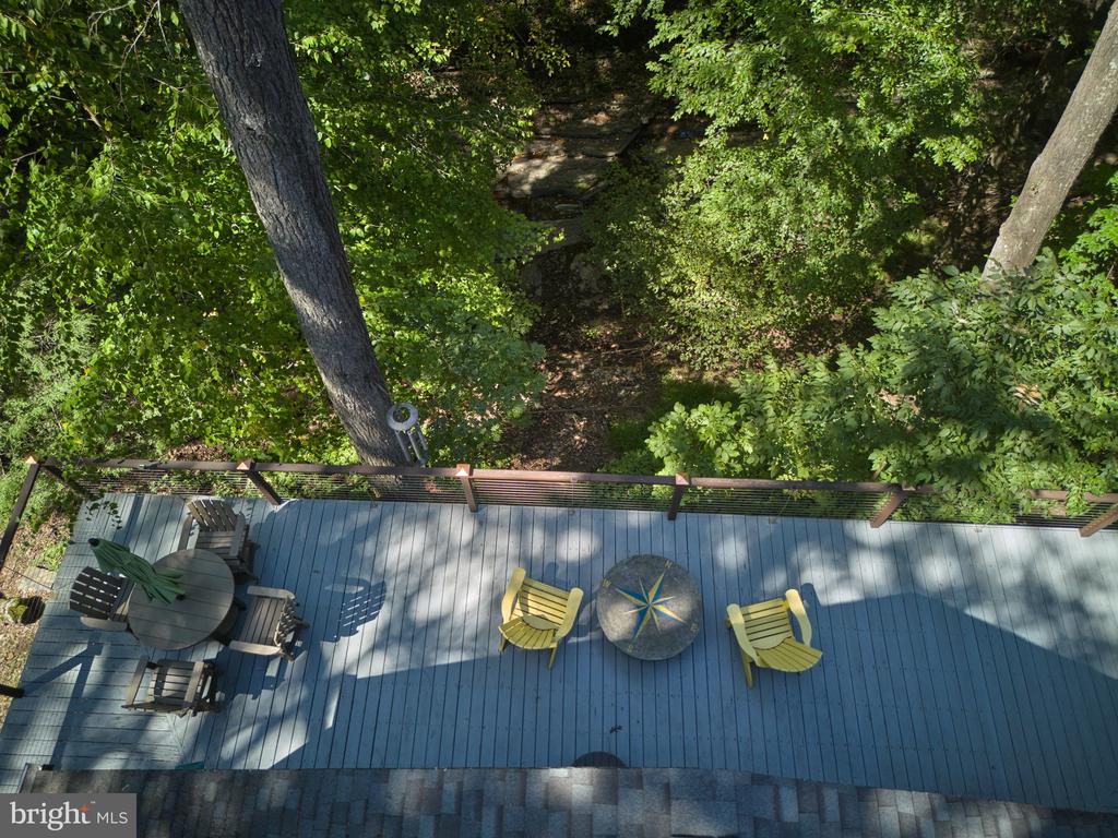 14 LEDGE LANE