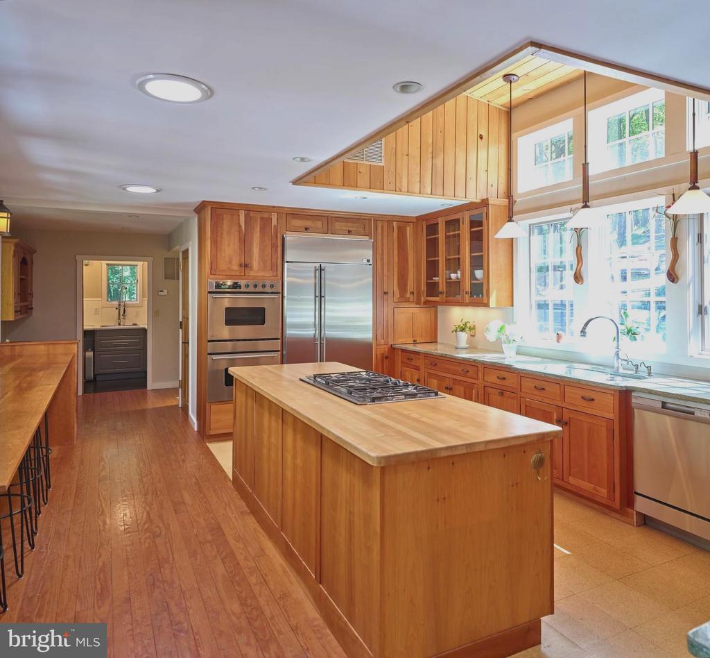 14 LEDGE LANE