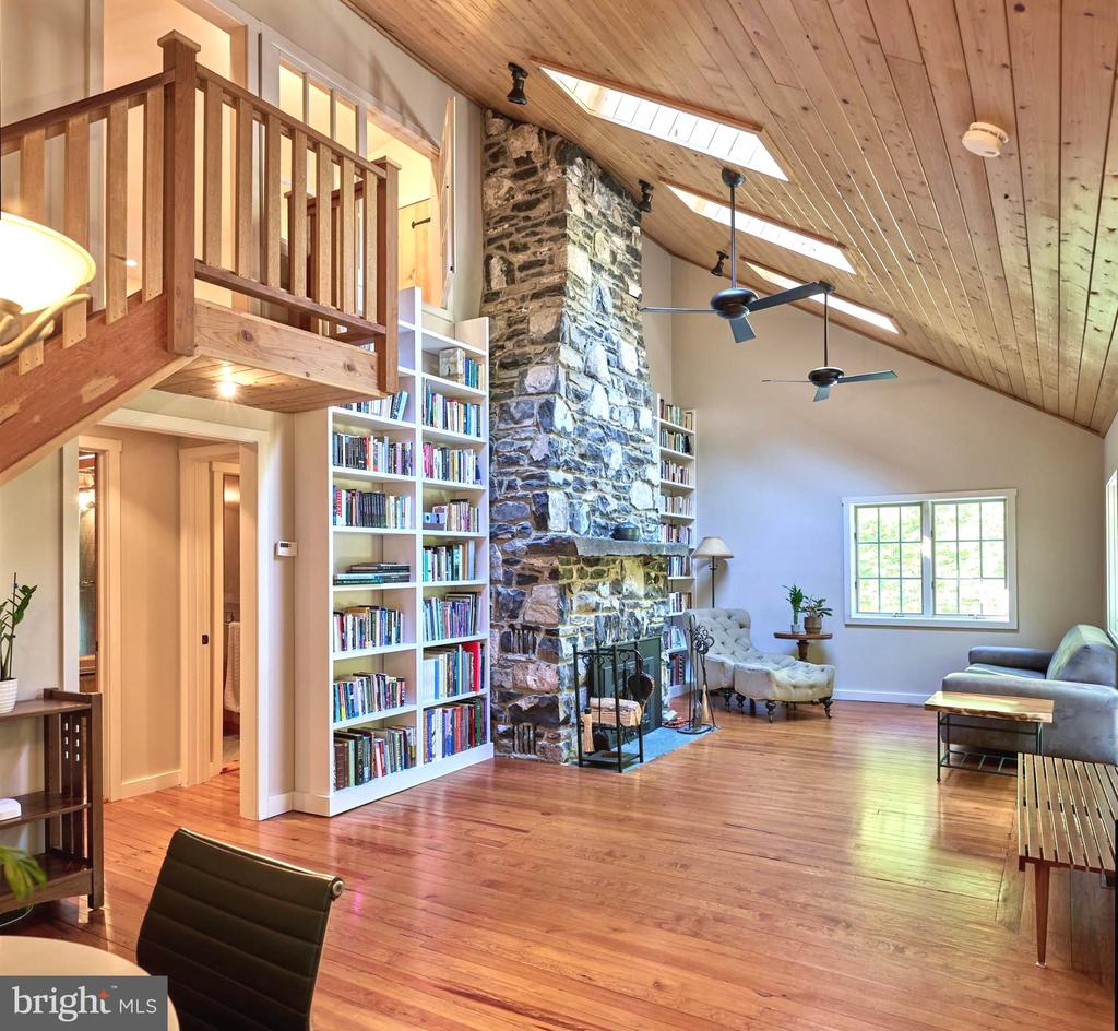 14 LEDGE LANE