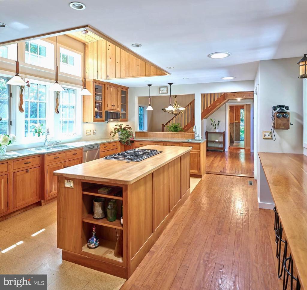 14 LEDGE LANE