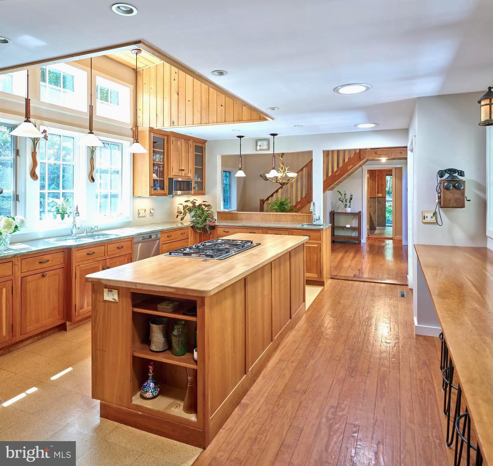 14 LEDGE LANE