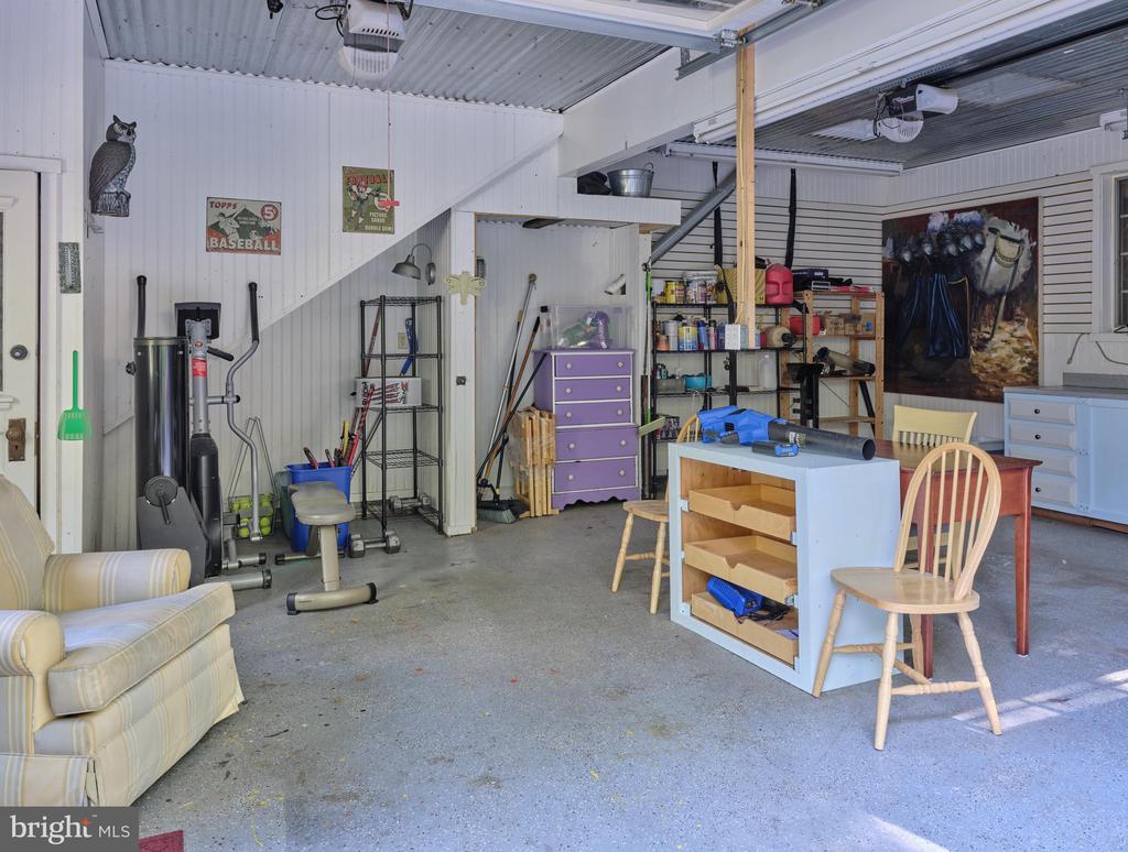 14 LEDGE LANE