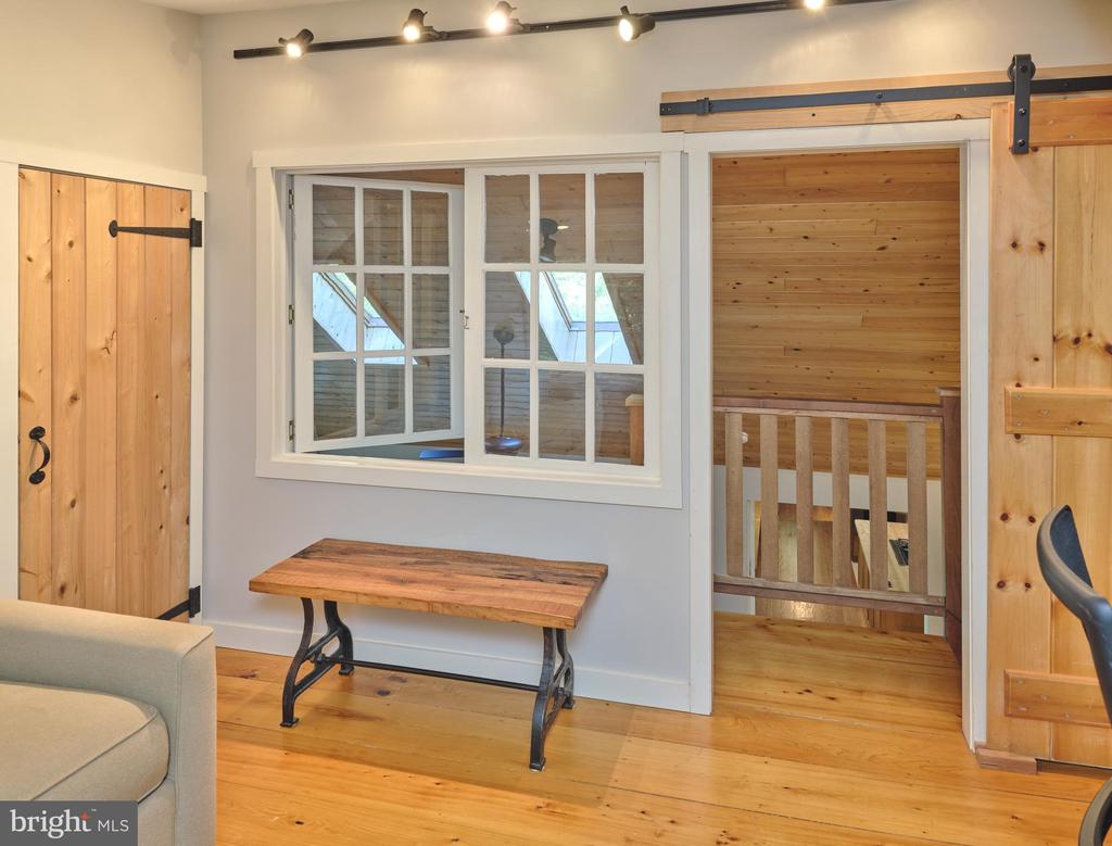 14 LEDGE LANE