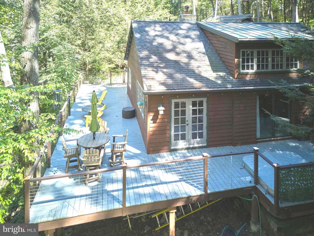 14 LEDGE LANE