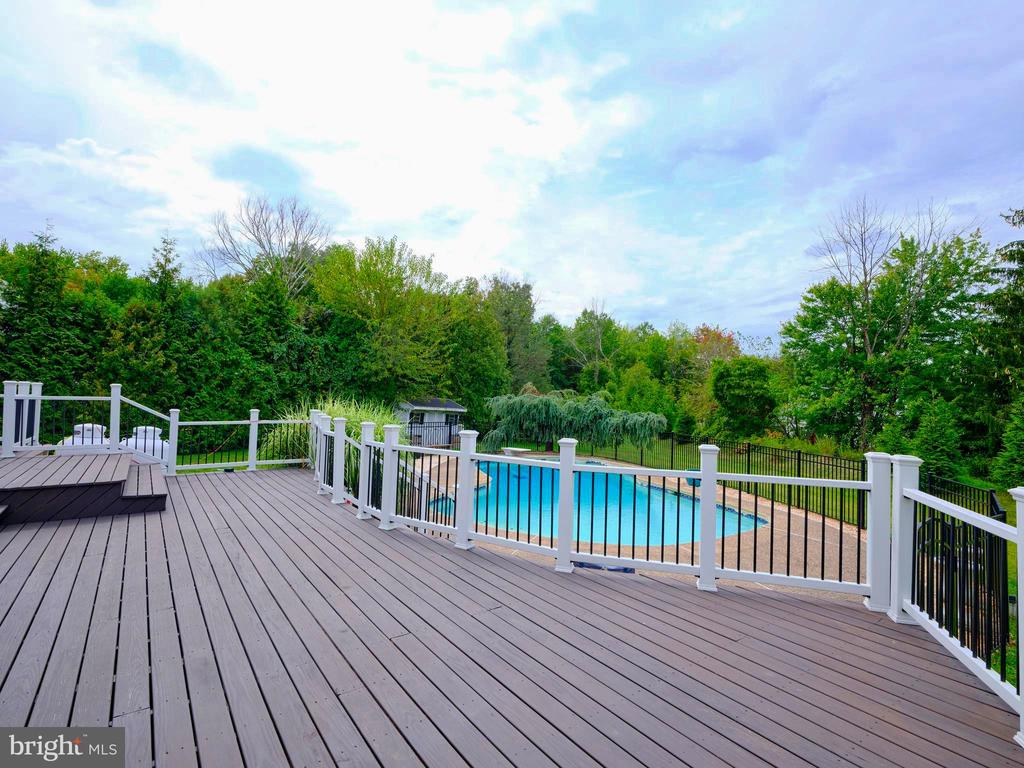 234 CREST DRIVE