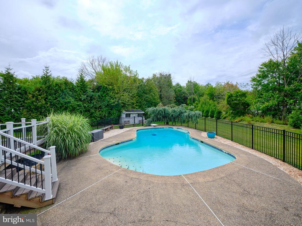 234 CREST DRIVE