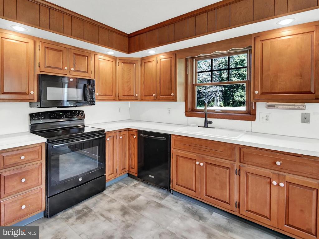 1460 BLUE SCHOOL ROAD