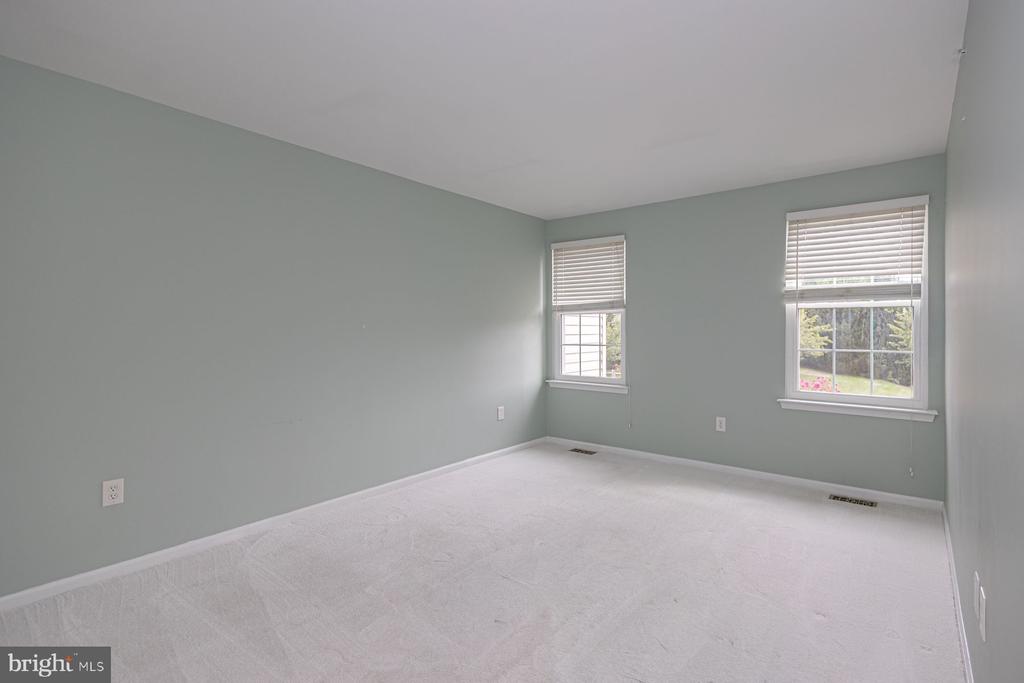 102 WAVERLY LANE 4