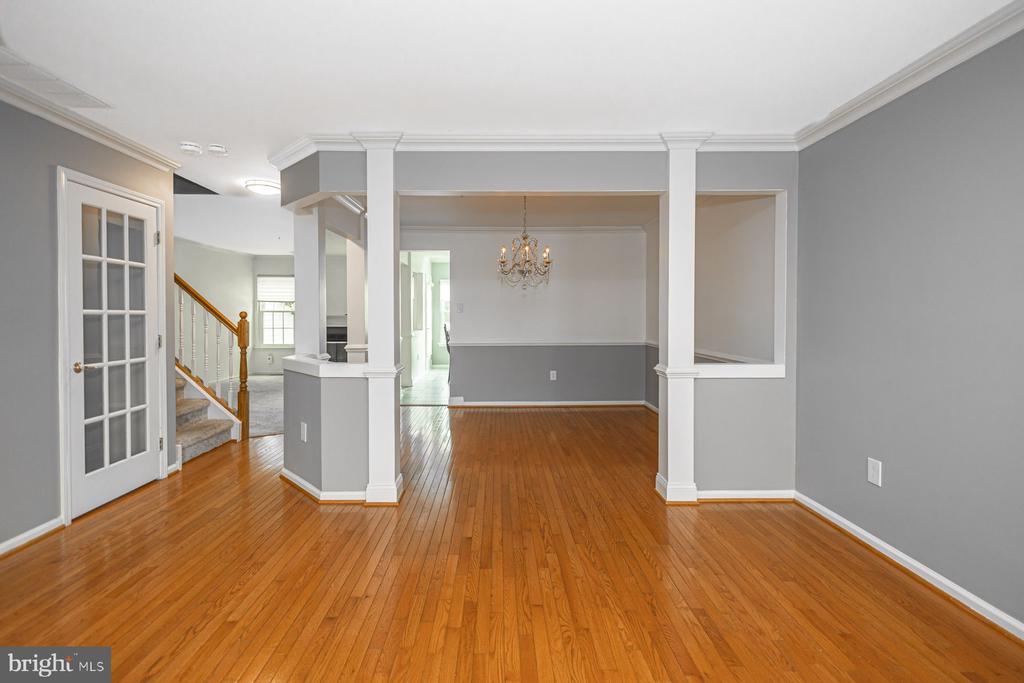 102 WAVERLY LANE 4