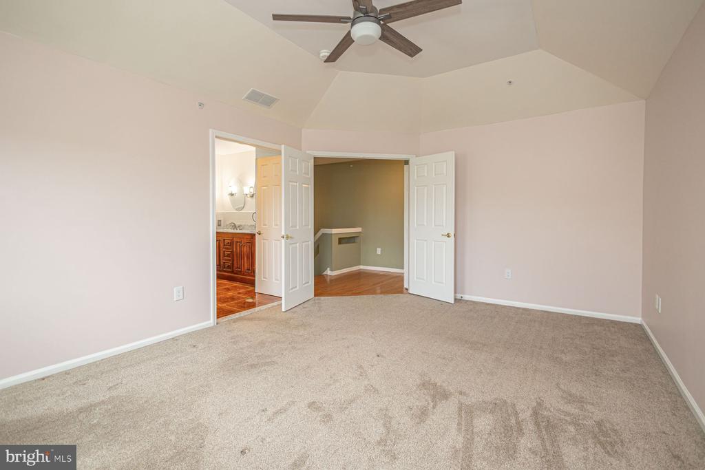 102 WAVERLY LANE 4