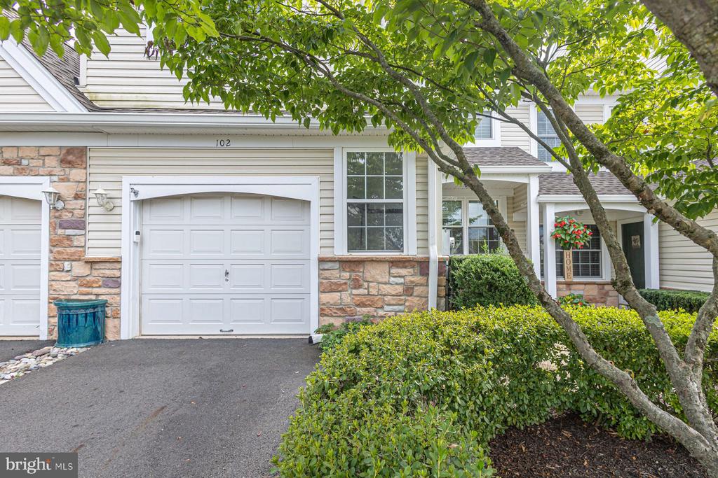 102 WAVERLY LANE 4