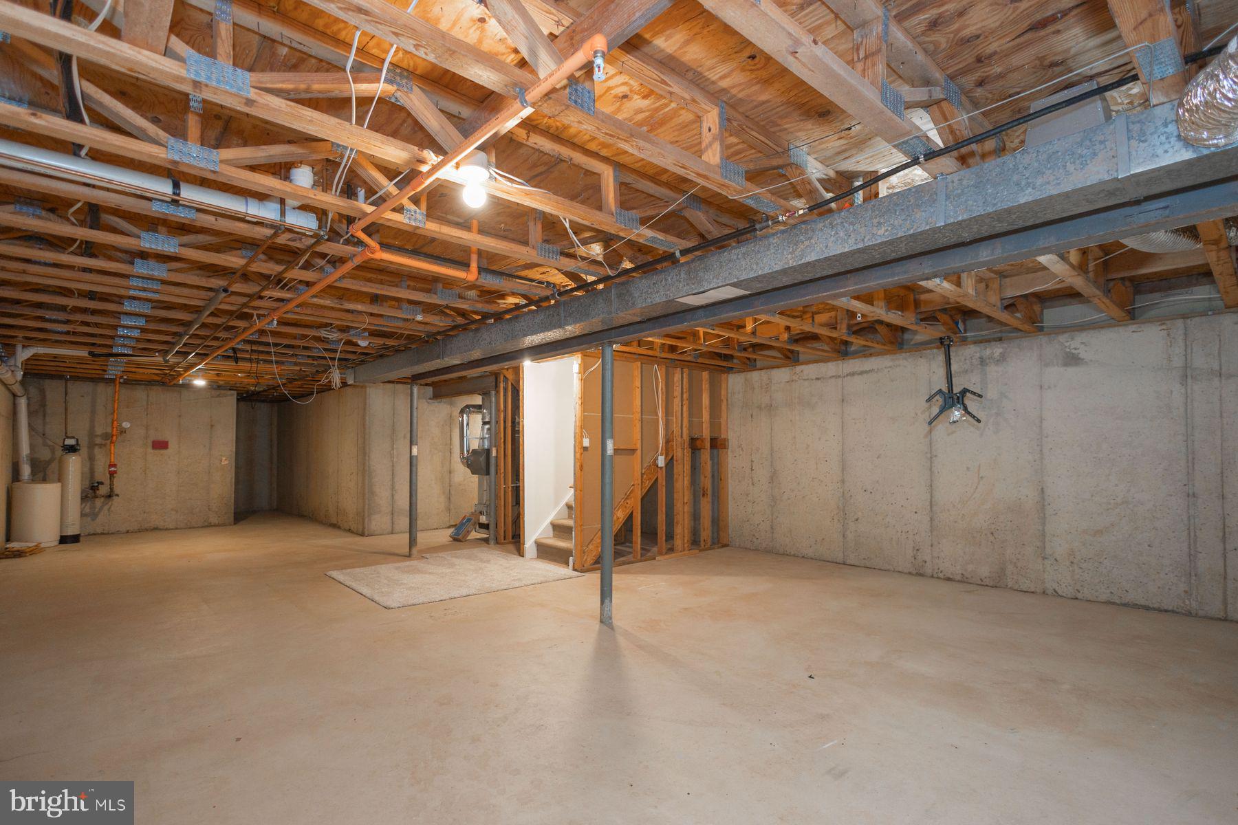 102 WAVERLY LANE 4
