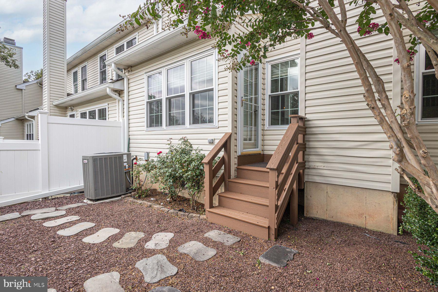 102 WAVERLY LANE 4