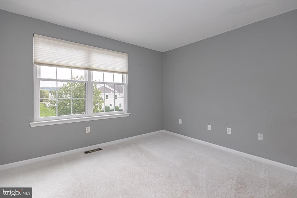 102 WAVERLY LANE 4