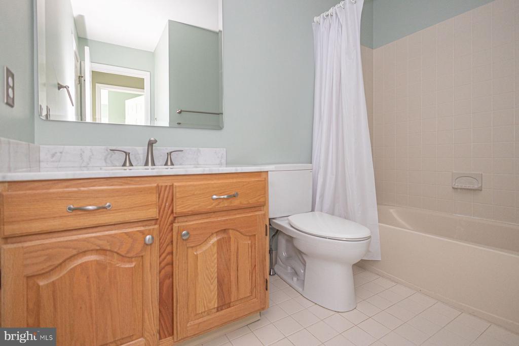 102 WAVERLY LANE 4