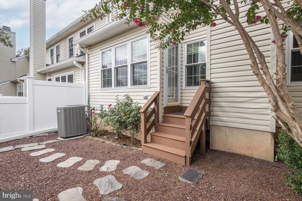 102 WAVERLY LANE 4