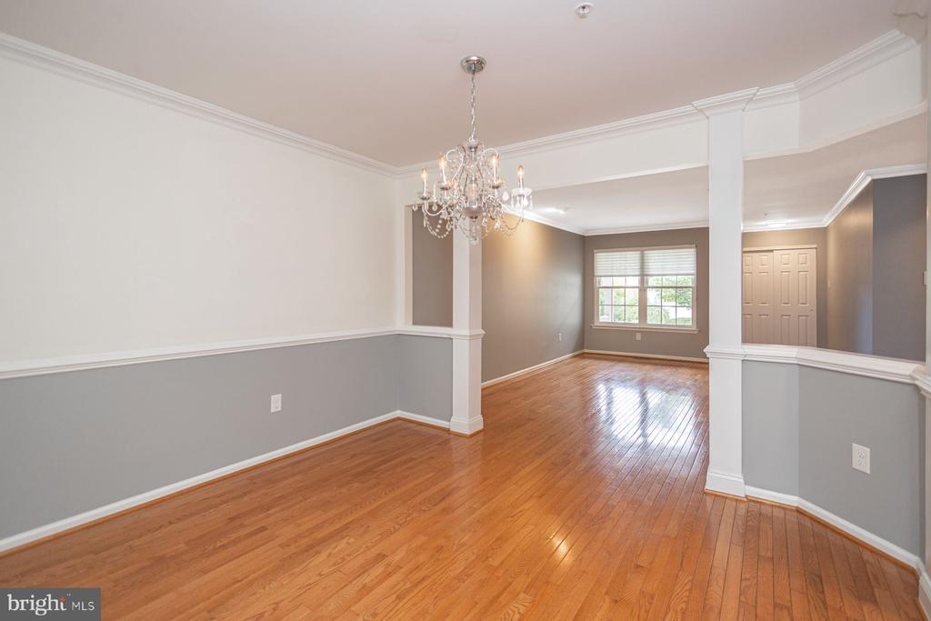 102 WAVERLY LANE 4