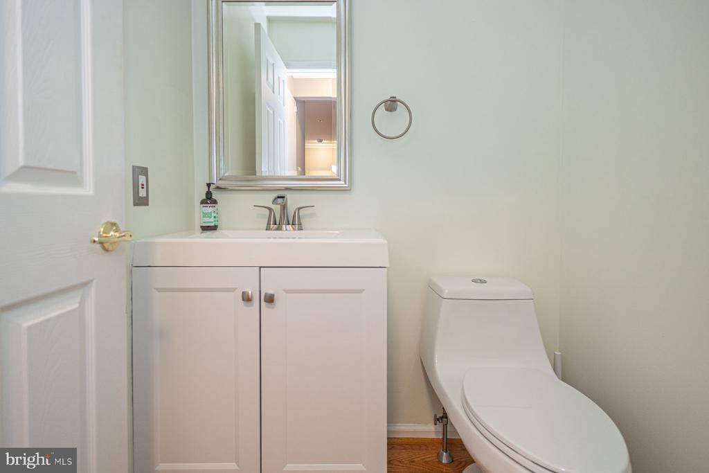 102 WAVERLY LANE 4