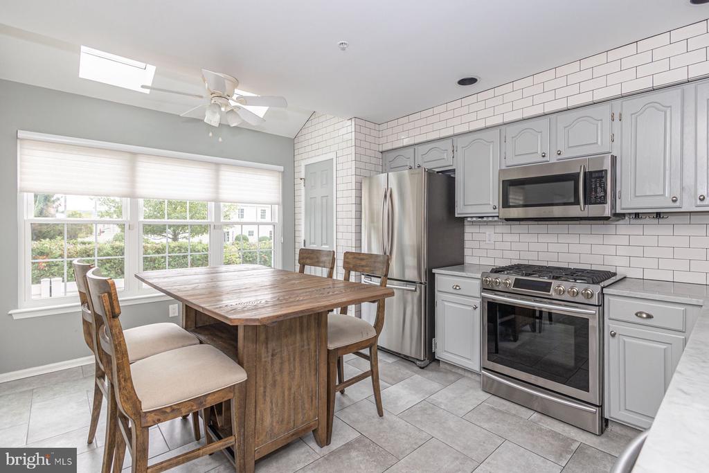 102 WAVERLY LANE 4