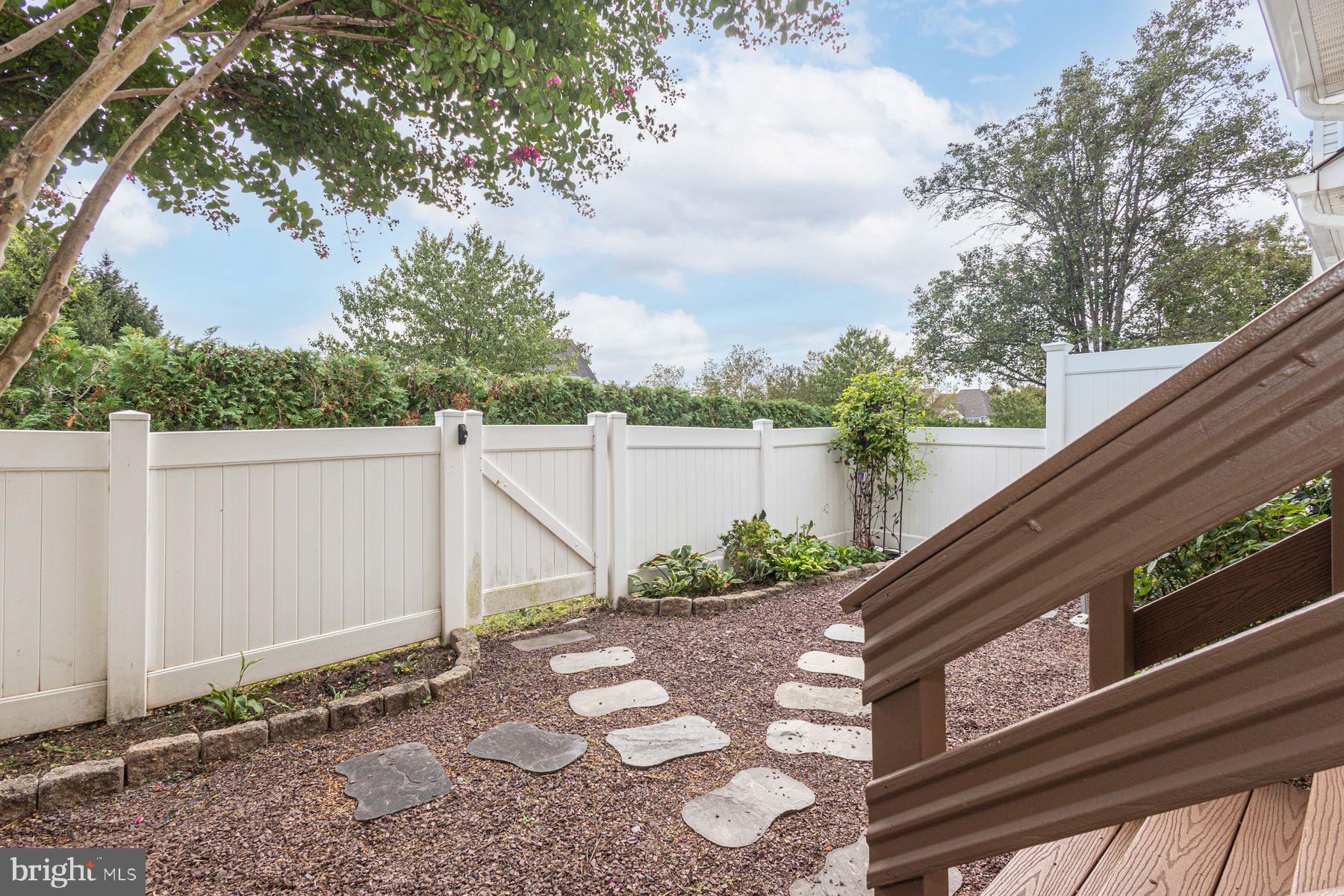 102 WAVERLY LANE 4