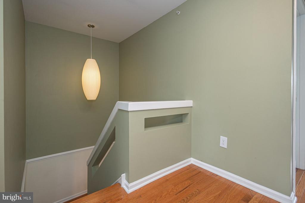 102 WAVERLY LANE 4