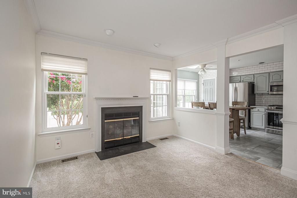 102 WAVERLY LANE 4