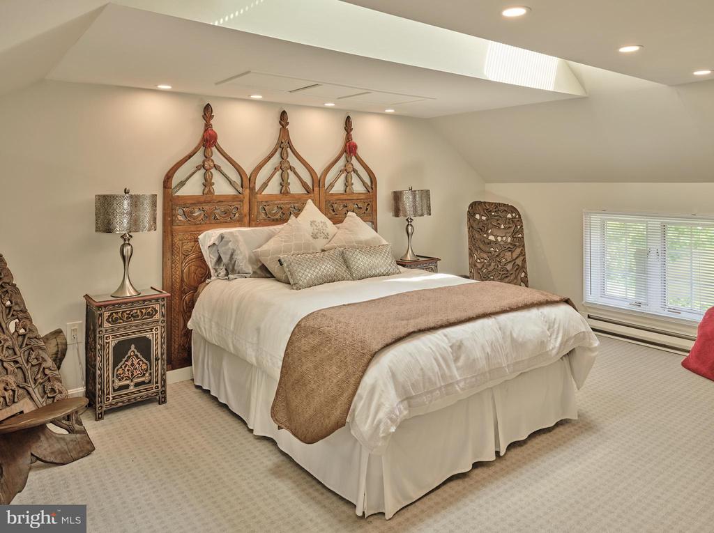 2125 OLD WOODS ROAD