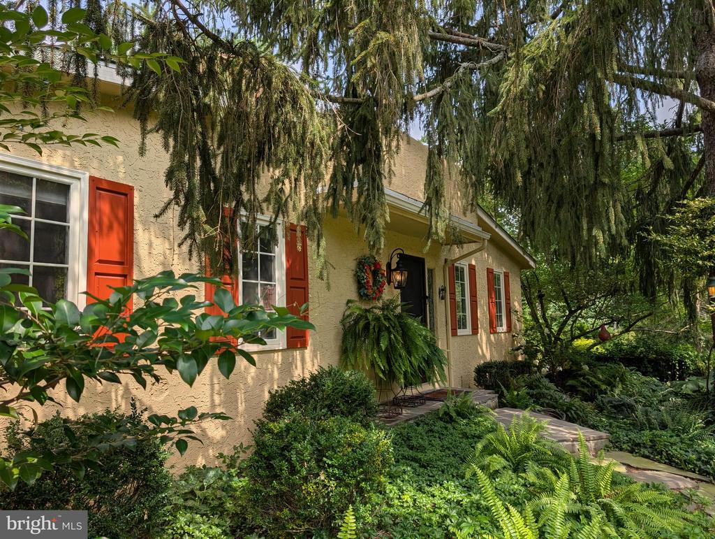 2125 OLD WOODS ROAD