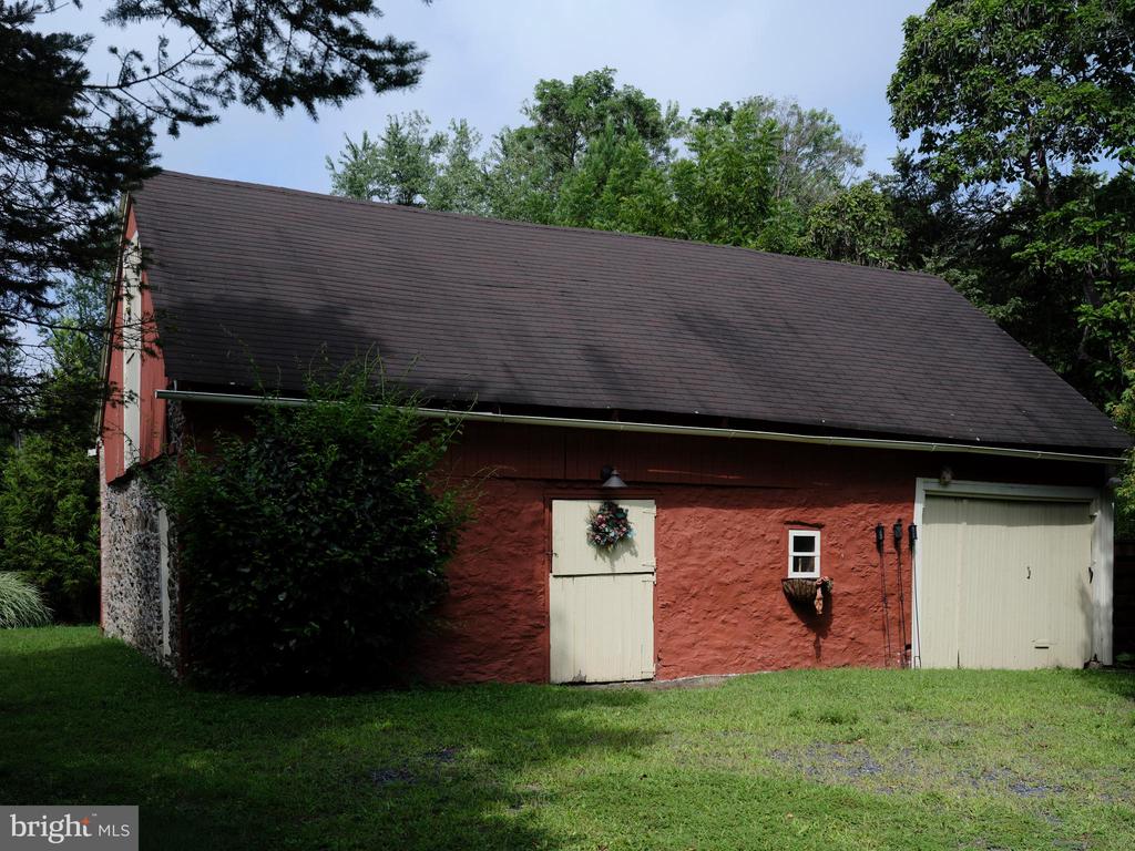 2125 OLD WOODS ROAD