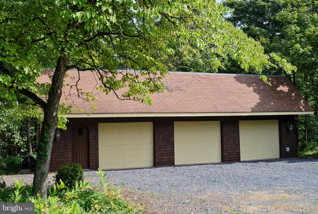 2125 OLD WOODS ROAD