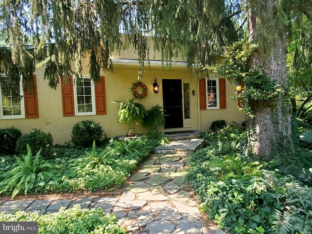 2125 OLD WOODS ROAD