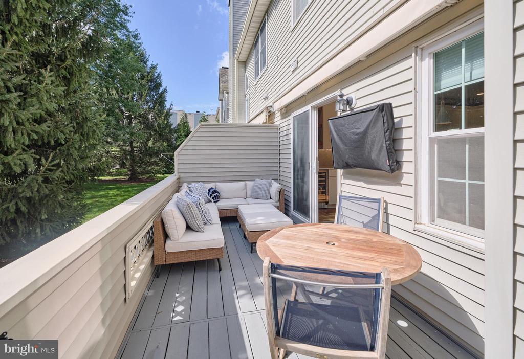 266 DEERFIELD COURT