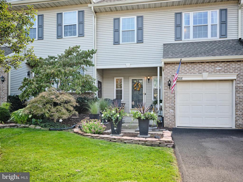 266 DEERFIELD COURT
