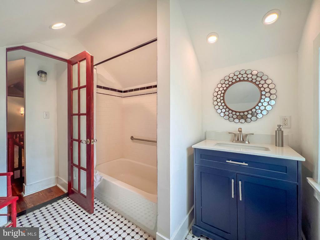 227 W FRANKLIN STREET