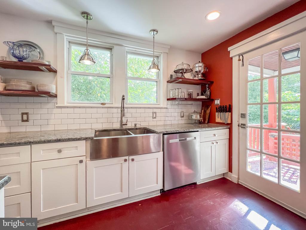 227 W FRANKLIN STREET