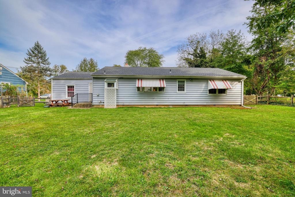 5 FAYETTE DRIVE