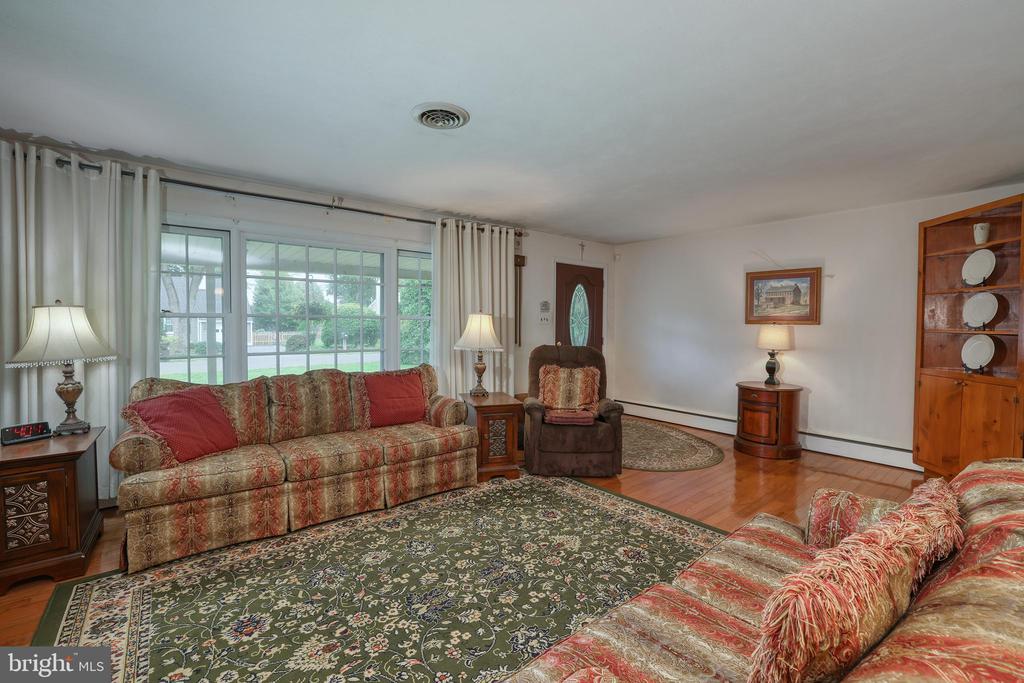 5 FAYETTE DRIVE