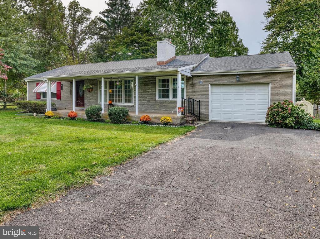 5 FAYETTE DRIVE