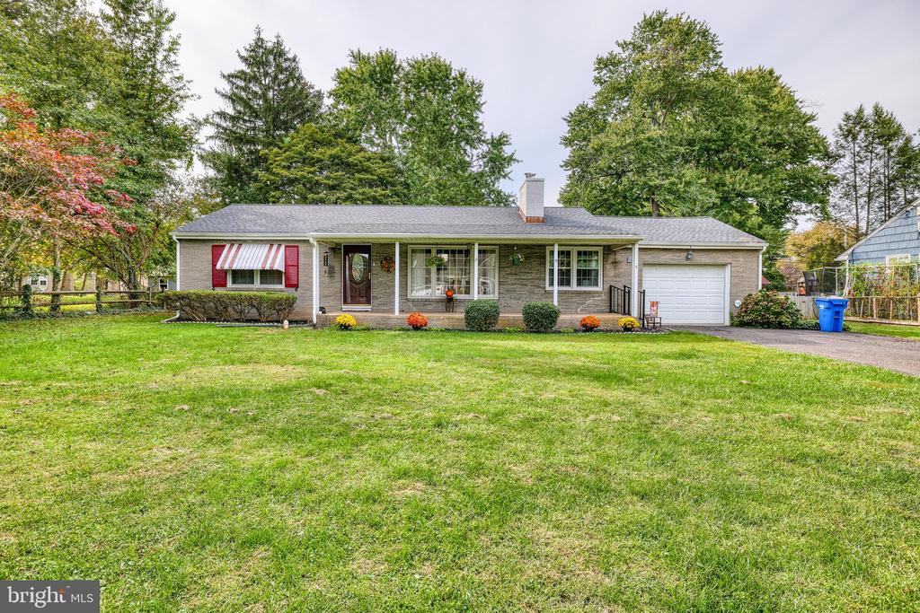 5 FAYETTE DRIVE