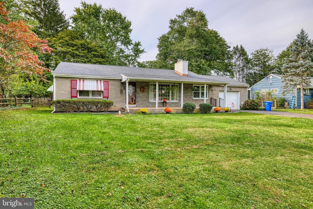 5 FAYETTE DRIVE